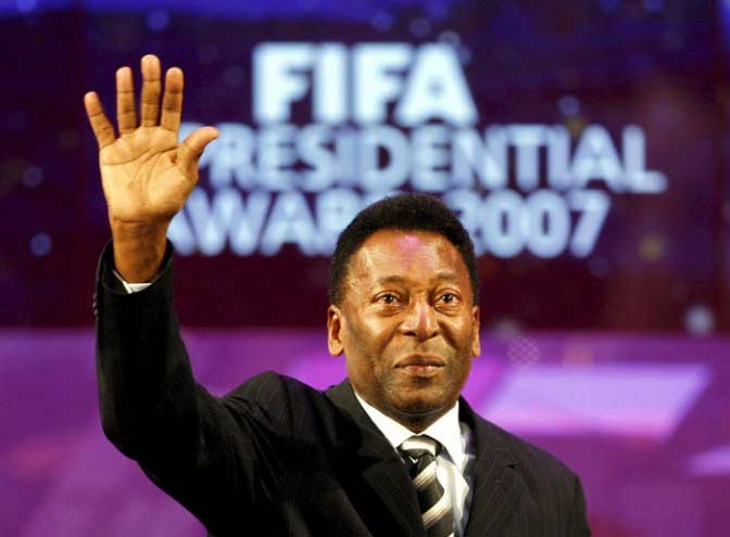 Cecchi Paone e Il campione innamorato, aspettando Londra '12 - pele maradona - Gay.it