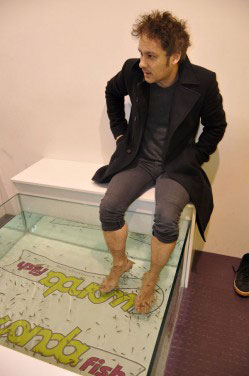 Pedicure? Pericolo HIV e epatite coi pesciolini - pescipedicureF3 - Gay.it