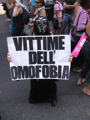 Trento: le opposizioni affossano il DDL contro l'omofobia - petizione arcigay omofobia1 - Gay.it