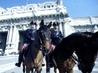 IN DIVISA, TRA UOMINI - polizia02 - Gay.it