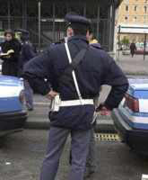 IN DIVISA, TRA UOMINI - poliziotto02 - Gay.it