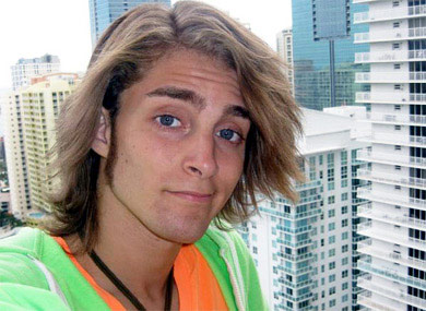 Il performer in divisa, la boy band gay e il dildo di Avatar - porno 06F1 - Gay.it