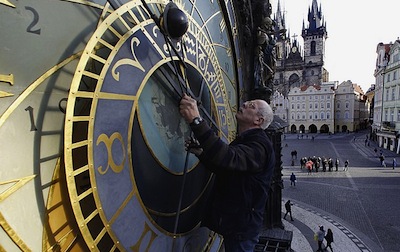 Praga: Bangkok d'Europa, città magica nata con vocazione di capitale - Praga orologio - Gay.it