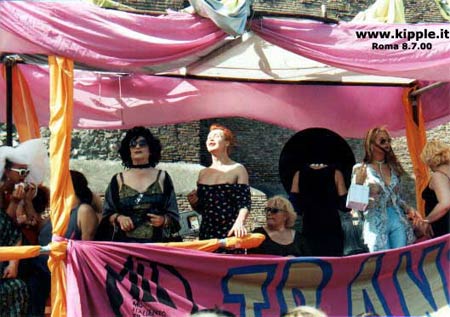 ASPETTANDO IL PRIDE: TUTTI I CARRI CHE SFILERANNO - pride 14062007F3 - Gay.it