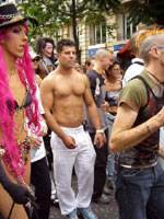 L'ABC DEL GAY PRIDE - pride parigi2002 3 - Gay.it