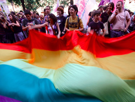 Siamo poliziotti e siamo gay! - pridenapoli2010video - Gay.it