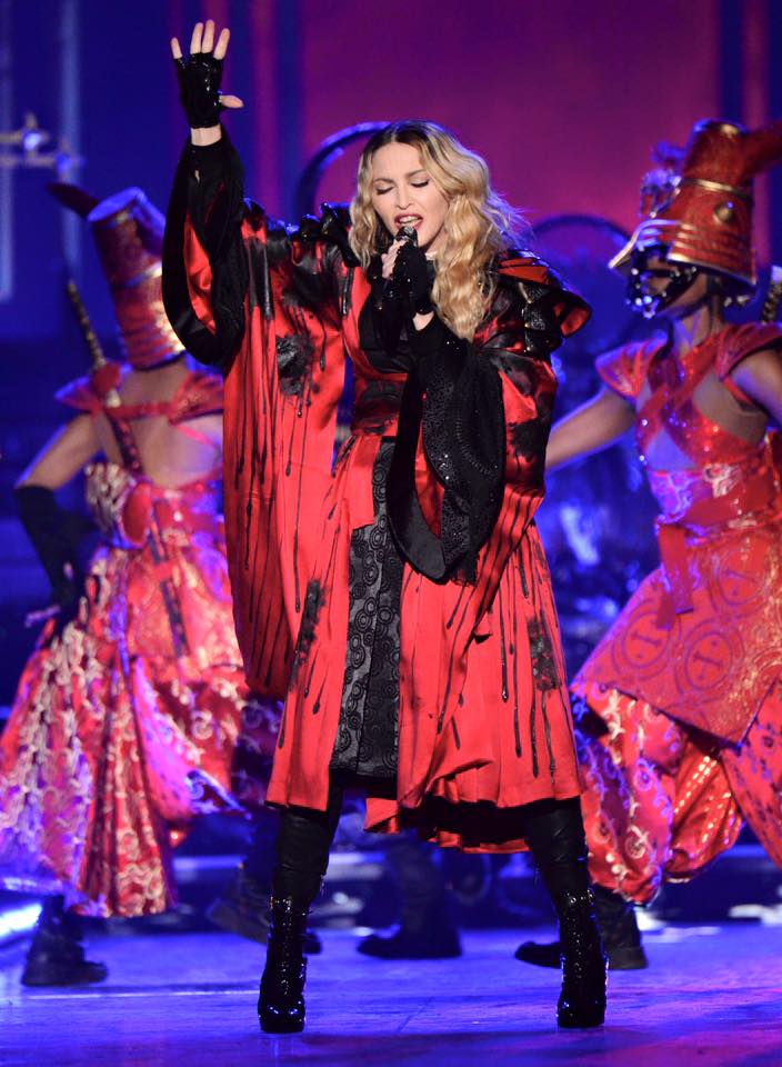 Madonna infiamma Torino: “Gli italiani lo fanno meglio!” - Rebel Heart Tour 3 - Gay.it