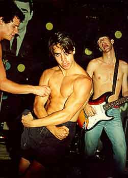 PEPERONCINI TRASGRESSIVI - redhotchilipeppers02 - Gay.it