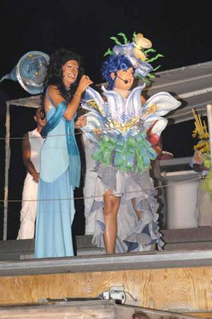 DUE MITI CHIUDONO IL MARDI GRAS - regina markesa2005 - Gay.it