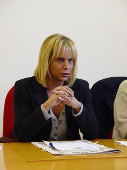 Al funerale dell'ex compagno, trans aggredita dai familiari - regina satariano - Gay.it