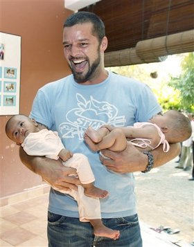Ricky Martin: coming out bisessuale - Rickytvaqui1 - Gay.it