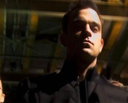 Robbie Williams farebbe sesso con Brad Pitt, gratis - robbie sesso gayF1 - Gay.it