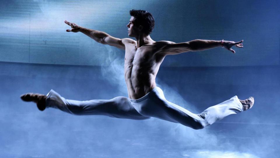 Da Zero a Bolle arrivando a Scanu: tre generazioni di artisti gay - roberto bolle sanremo - Gay.it