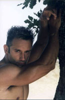 UN BEL CORPO INVITANTE… - roby14 - Gay.it