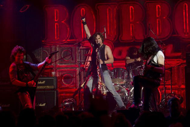 "Rock of Ages", Baldwin ama Brand nel musical dell'anno - rockofagesF1 - Gay.it