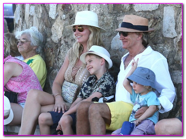 Rod Stewart: "A mio figlio Aiden piace vestirsi da donna" - rod stewart family 2 - Gay.it
