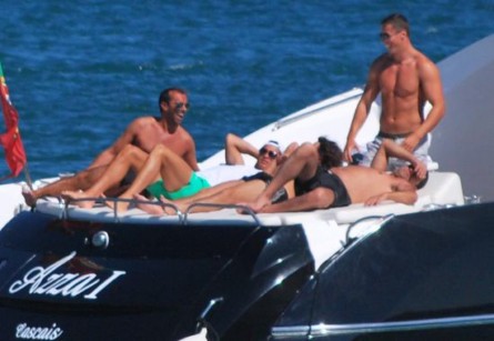 Ronaldo, dopo il locale gay in una nave di soli uomini - ronaldobarca - Gay.it