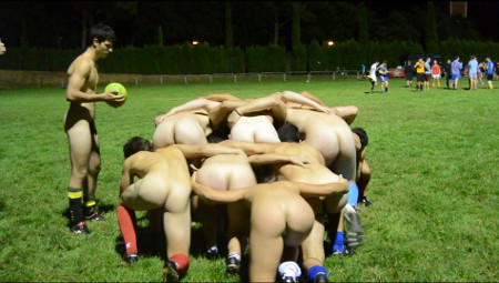 Rugby: quelli che in campo giocano nudi - rugby nudi4 - Gay.it