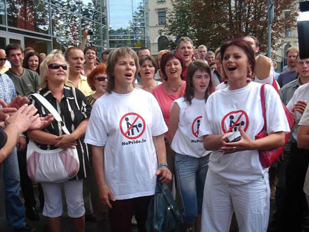 Russia mette il veto. Stop a dichiarazione europea pro-gay - russiapropagandaF1 - Gay.it