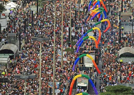 In 3 milioni per il Gay Pride più grande del mondo - sanpaolo2010F2 - Gay.it
