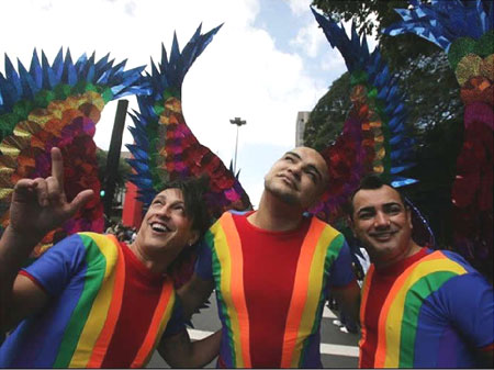In 3 milioni per il Gay Pride più grande del mondo - sanpaolo2010F3 - Gay.it