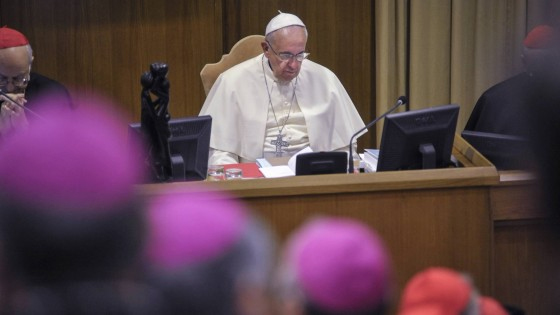 Sinodo: nessuna apertura verso coppie gay, ma "approccio rispettoso" - sinodo coppie gay1 - Gay.it