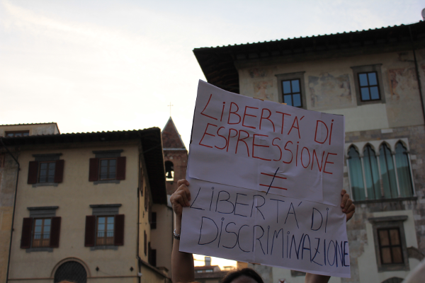 Il flop delle Sentinelle in piedi, la protesta della società civile - sntinelle 100 piazze2 - Gay.it Blog