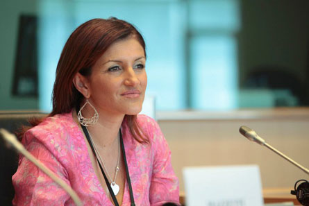 Gay e boss: "Affiliato a Cosa nostra picchiato in carcere" - soniaalfanobossF1 - Gay.it