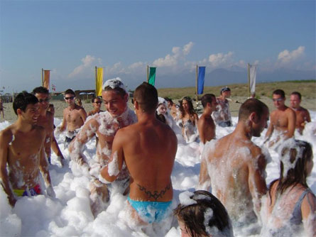 Se lo Speciale Spiagge di Gay.it rischia di "spaccare il paese" - spiagge euF11 - Gay.it