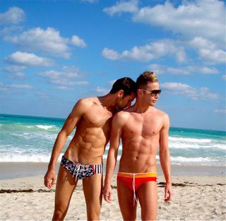 Gay al mare: non è sabbia ma polvere di cipria - spiaggeinformaF2 - Gay.it