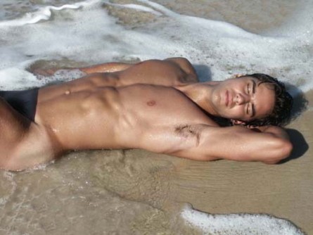 Via i vestiti, ecco le spiagge nudiste più famose del mondo - spiaggenudi5 - Gay.it