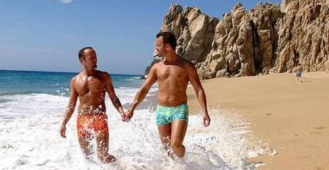 Coppia gay rimproverata in spiaggia: "Qui non potete baciarvi" - spiaggia lignano2 - Gay.it