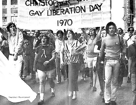 Stonewall 43 anni dopo: ecco come nacque "l'orgoglio gay" - stonewall riotsF3 - Gay.it