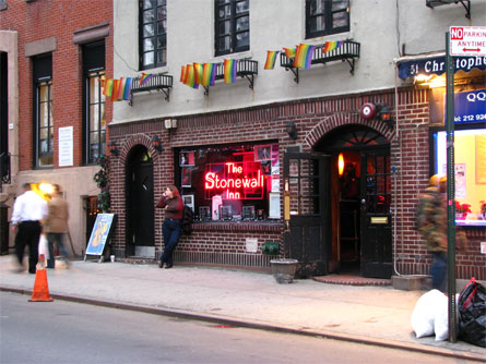 Era la notte del 28 giugno... - stonewallinnF1 - Gay.it