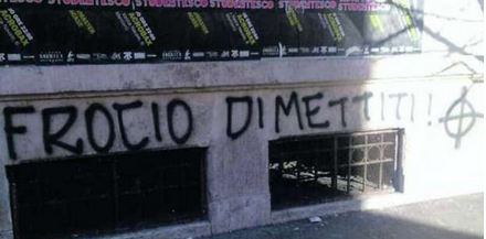 Eletto rappresentante, trova la scritta a scuola: "Frocio dimettiti" - tacitoroma - Gay.it