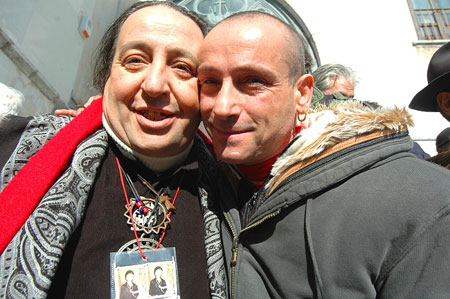POCHI FEMMENIELLI IN PROCESSIONE - tammurriata 4 marcello cola - Gay.it