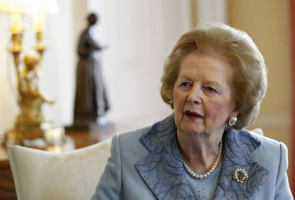 Margaret Thatcher, una figura controversa anche per i gay inglesi - tatchermortaF1 - Gay.it