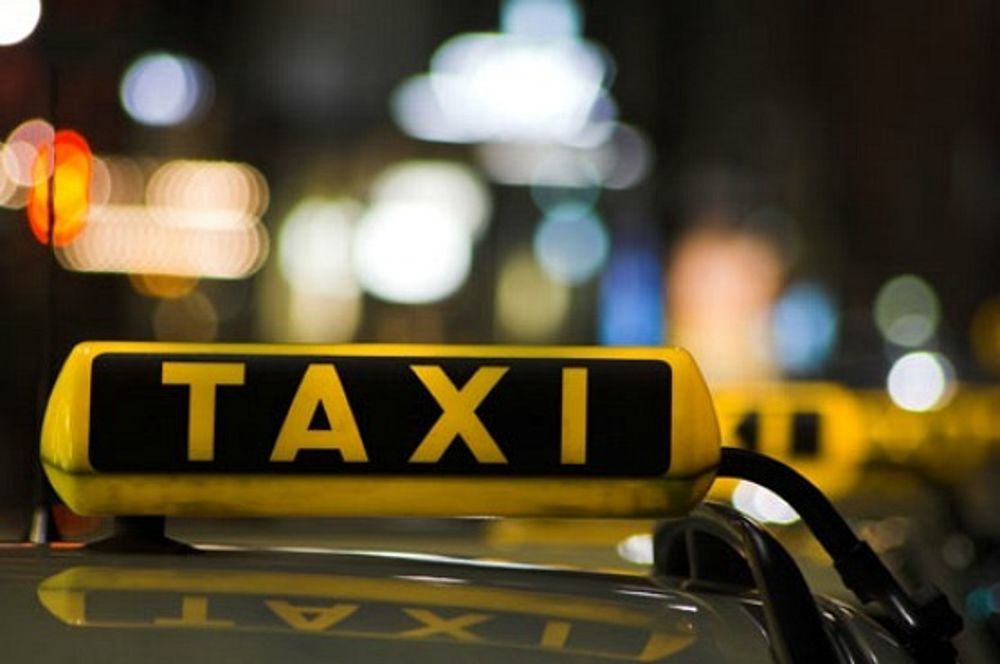 Trieste: due uomini pestati per un bacio. Arcigay scende in campo - taxi 2 - Gay.it