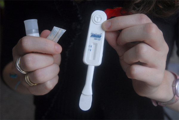 Il test rapido per l'HIV gratis nei club gay - test saliva hiv1 - Gay.it