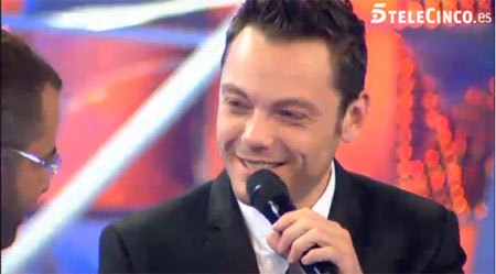 Tiziano Ferro: "Un figlio a 40 anni. Le coppie gay? Sono un fatto" - tiziano tele5f1 - Gay.it