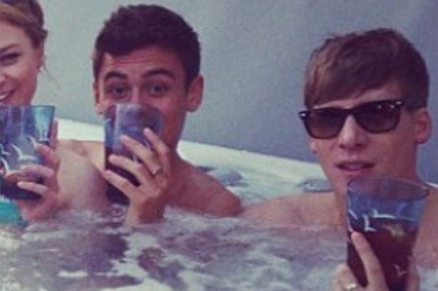 Tom Daley e Dustin Lance Black si sono lasciati: ecco cosa è successo - tom daley single2 - Gay.it