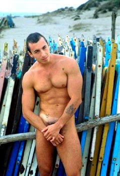 TONICI E SCOLPITI PER L'ESTATE - tonici01 - Gay.it