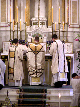 LA CHIESA DEGLI SCANDALI - TrePretiComunione - Gay.it