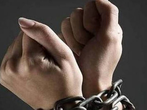 Seviziata e incatenata: trans libera dopo due anni - trans incatenata - Gay.it