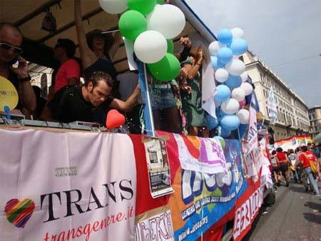 Calci e pugni: aggredita una trans a Firenze - trans uccisa firenzeF1 - Gay.it