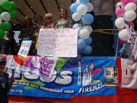 Calci e pugni: aggredita una trans a Firenze - trans uccisa firenzeF2 - Gay.it