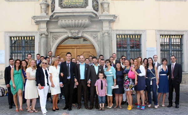 La coppia livornese nel giorno della celebrazione dell'unione civile in Svizzera, circondata da amici e parenti