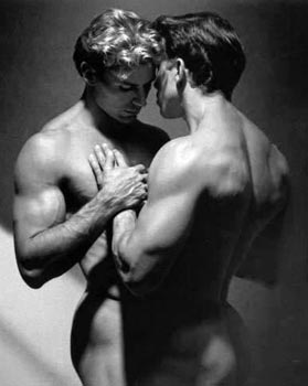 IL PIACERE DI UNA NOTTE - trick02 - Gay.it