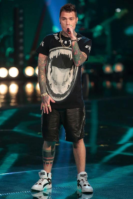 The voice. Tre eterosessuali sul palco: non starete esagerando? - tvoi 2014 semifinale fedez - Gay.it