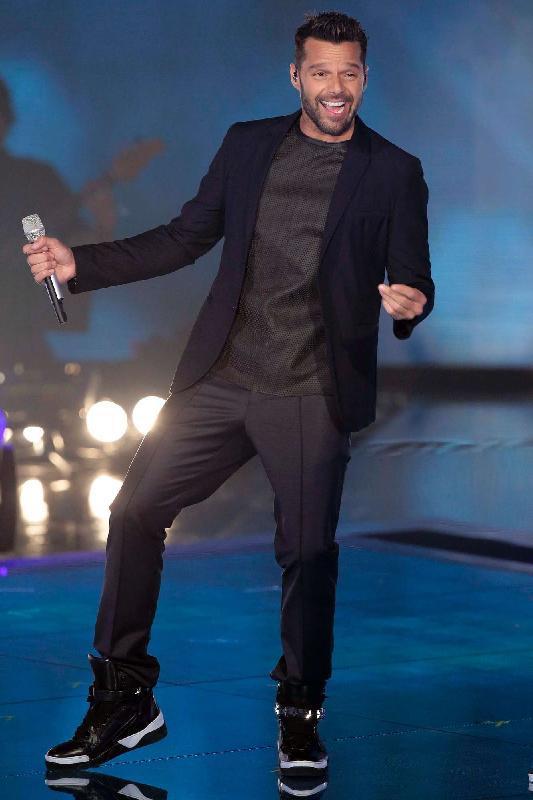 The voice. Tre eterosessuali sul palco: non starete esagerando? - tvoi 2014 semifinale ricky martin - Gay.it